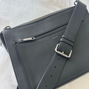 Fendi Black Leather Men's Messenger crossbody Bag